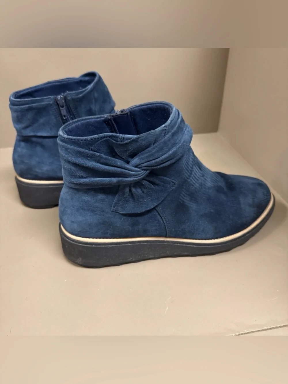 Clarks Sharon Salon Blue Suede Ankle Boots W/ Bow Side Zip Women’s Booties